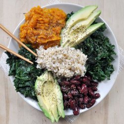 Assiette macrobiotique, respectant les proportions et les besoins